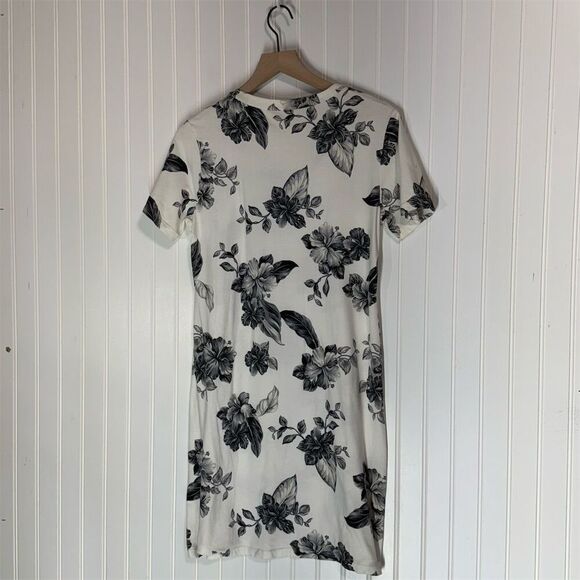 Tommy Bahama Floral T-Shirt Dress Women’s  M White Black Hibiscus Cotton Stretch - Picture 3 of 5